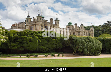 Anzeigen von Audley End House von Gärten. Stockfoto