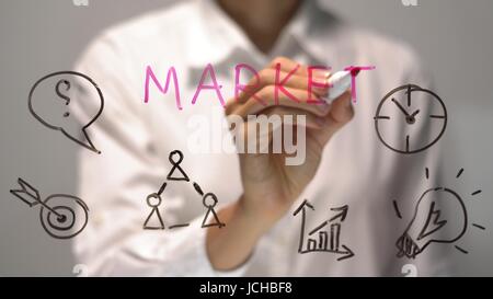 Frau schreiben Markt auf transparenten Bildschirm. Geschäftsfrau schreiben an Bord. Zeichnung auf Schreibtisch. Stockfoto
