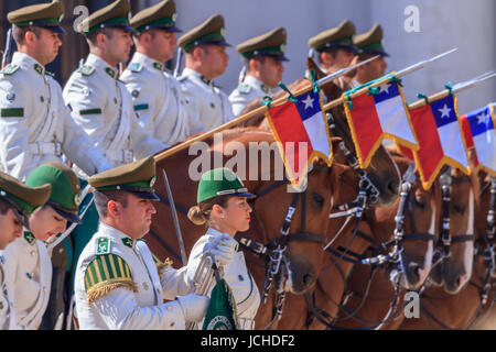 Wachen, Parade, ändern, Wachwechsel am Präsidentenpalast La Moneda, Santiago de Chile Stockfoto