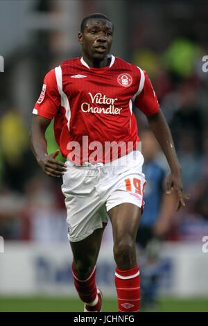 GUY MOUSSI NOTTINGHAM FOREST FC Watford V NEWCASTLE UNITED FC, COCA COLA CHAMPIONSHIP CITY GROUND, NOTTINGHAM, ENGLAND 17. Oktober 2009 GAA1675 Warnung! Dieses Foto kann nur für die Zeitung bzw. Zeitschrift redaktionelle Zwecke verwendet werden. Darf nicht für Internet/Online-Nutzung Nor für Publikationen unter Einbeziehung 1 Spieler, 1 Club oder 1 Wettbewerb, ohne schriftliche Genehmigung von Football DataCo Ltd. Für Rückfragen, bitte Kontakt Football DataCo Ltd unter + 44 (0) 207 864 9121 Stockfoto