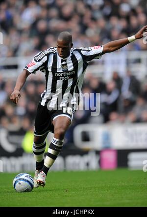 MARLON HAREWOOD NEWCASTLE UNITED FC NEWCASTLE V DONCASTER ROVERS ST JAMES PARK, NEWCASTLE, ENGLAND 24. Oktober 2009 GAA2334 Warnung! Dieses Foto kann nur für die Zeitung bzw. Zeitschrift redaktionelle Zwecke verwendet werden. Darf nicht für Internet/Online-Nutzung Nor für Publikationen unter Einbeziehung 1 Spieler, 1 Club oder 1 Wettbewerb, ohne schriftliche Genehmigung von Football DataCo Ltd. Für Rückfragen, bitte Kontakt Football DataCo Ltd unter + 44 (0) 207 864 9121 Stockfoto