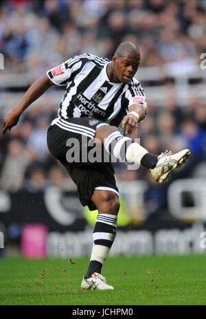 MARLON HAREWOOD NEWCASTLE UNITED FC NEWCASTLE V DONCASTER ROVERS ST JAMES PARK, NEWCASTLE, ENGLAND 24. Oktober 2009 GAA2336 Warnung! Dieses Foto kann nur für die Zeitung bzw. Zeitschrift redaktionelle Zwecke verwendet werden. Darf nicht für Internet/Online-Nutzung Nor für Publikationen unter Einbeziehung 1 Spieler, 1 Club oder 1 Wettbewerb, ohne schriftliche Genehmigung von Football DataCo Ltd. Für Rückfragen, bitte Kontakt Football DataCo Ltd unter + 44 (0) 207 864 9121 Stockfoto