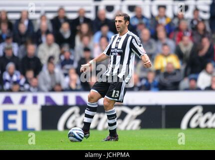 ZURAB KHIZANISHVILI NEWCASTLE UNITED FC NEWCASTLE V DONCASTER ROVERS ST JAMES PARK, NEWCASTLE, ENGLAND 24. Oktober 2009 GAA2345 Warnung! Dieses Foto kann nur für die Zeitung bzw. Zeitschrift redaktionelle Zwecke verwendet werden. Darf nicht für Internet/Online-Nutzung Nor für Publikationen unter Einbeziehung 1 Spieler, 1 Club oder 1 Wettbewerb, ohne schriftliche Genehmigung von Football DataCo Ltd. Für Rückfragen, bitte Kontakt Football DataCo Ltd unter + 44 (0) 207 864 9121 Stockfoto