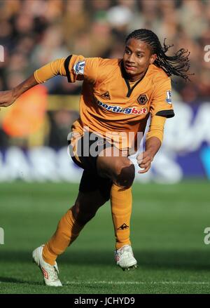 MICHAEL MANCIENNE WOLVERHAMPTON WANDERERS FC Wölfe V BIRMINGHAM MOLINEUX STADIUM, WOLVERHAMPTON, ENGLAND 29. November 2009 GAB5323 Warnung! Dieses Foto kann nur für die Zeitung bzw. Zeitschrift redaktionelle Zwecke verwendet werden. Darf nicht für Internet/Online-Nutzung Nor für Publikationen unter Einbeziehung 1 Spieler, 1 Club oder 1 Wettbewerb, ohne schriftliche Genehmigung von Football DataCo Ltd. Für Rückfragen, bitte Kontakt Football DataCo Ltd unter + 44 (0) 207 864 9121 Stockfoto