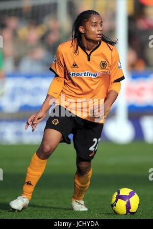 MICHAEL MANCIENNE WOLVERHAMPTON WANDERERS FC Wölfe V BIRMINGHAM MOLINEUX STADIUM, WOLVERHAMPTON, ENGLAND 29. November 2009 GAB5324 Warnung! Dieses Foto kann nur für die Zeitung bzw. Zeitschrift redaktionelle Zwecke verwendet werden. Darf nicht für Internet/Online-Nutzung Nor für Publikationen unter Einbeziehung 1 Spieler, 1 Club oder 1 Wettbewerb, ohne schriftliche Genehmigung von Football DataCo Ltd. Für Rückfragen, bitte Kontakt Football DataCo Ltd unter + 44 (0) 207 864 9121 Stockfoto