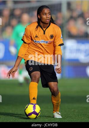 MICHAEL MANCIENNE WOLVERHAMPTON WANDERERS FC Wölfe V BIRMINGHAM MOLINEUX STADIUM, WOLVERHAMPTON, ENGLAND 29. November 2009 GAB5325 Warnung! Dieses Foto kann nur für die Zeitung bzw. Zeitschrift redaktionelle Zwecke verwendet werden. Darf nicht für Internet/Online-Nutzung Nor für Publikationen unter Einbeziehung 1 Spieler, 1 Club oder 1 Wettbewerb, ohne schriftliche Genehmigung von Football DataCo Ltd. Für Rückfragen, bitte Kontakt Football DataCo Ltd unter + 44 (0) 207 864 9121 Stockfoto