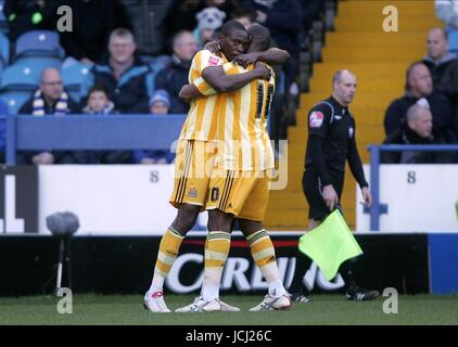 SHOLA AMEOBI & MARLON HAREWOOD NEWCASTLE UNITED FC SHEFFIELD Mittwoch V NEWCASTLE HILLSBOROUGH, SHEFFIELD, ENGLAND 26. Dezember 2009 GAB7375 Warnung! Dieses Foto kann nur für die Zeitung bzw. Zeitschrift redaktionelle Zwecke verwendet werden. Darf nicht für Internet/Online-Nutzung Nor für Publikationen unter Einbeziehung 1 Spieler, 1 Club oder 1 Wettbewerb, ohne schriftliche Genehmigung von Football DataCo Ltd. Für Rückfragen, bitte Kontakt Football DataCo Ltd unter + 44 (0) 207 864 9121 Stockfoto