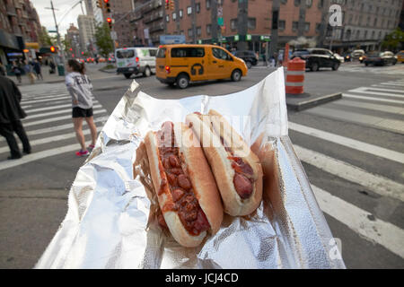Hot Dog und Chili Hundefutter Straße in New York City USA Stockfoto