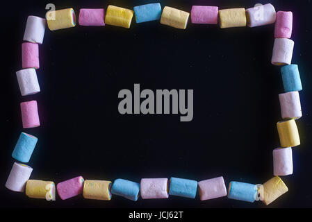 Lager Fotoarbeiten von typischen farbigen Marshmallows. Verwendbar auf Porträt als Texturen, Deckblätter, Titelseiten der als normaler bestand. Stockfoto