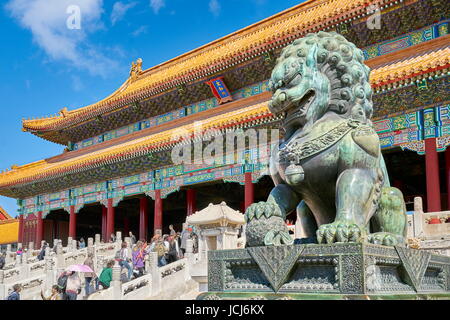 Bronze-Löwen Wächter, Verbotene Stadt, Peking, China Stockfoto