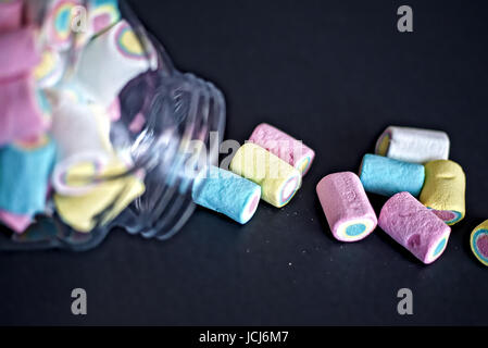 Stock Fotografie von typischen farbigen Marshmallows. Verwendbar auf Portrait, Texturen, Deckblätter, Titelseiten oder als normaler bestand. Stockfoto