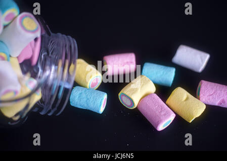 Stock Fotografie von typischen farbigen Marshmallows. Verwendbar auf Portrait, Texturen, Deckblätter, Titelseiten oder als normaler bestand. Stockfoto