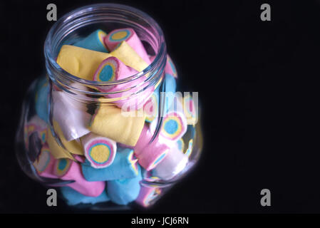 Stock Fotografie von typischen farbigen Marshmallows. Verwendbar auf Portrait, Texturen, Deckblätter, Titelseiten oder als normaler bestand. Stockfoto