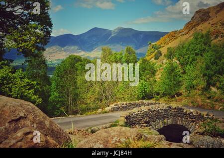 Ashness Brücke in der Nähe von Keswick, Cumbria Stockfoto