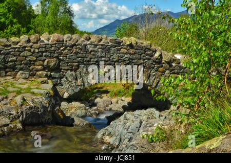 Ashness Brücke in der Nähe von Keswick, Cumbria Stockfoto