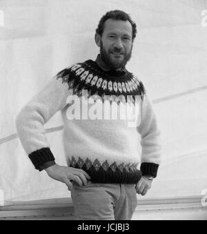 AJAX-NEWS-FOTOS. 20. FEBRUAR 1981. HAMBLE, ENGLAND. ROBIN KNOX JOHNSTON, SKIPPER DES KATAMARAN MEER FALCON. FOTO: JONATHAN EASTLAND/AJAX REF: 812002 5 7 Stockfoto