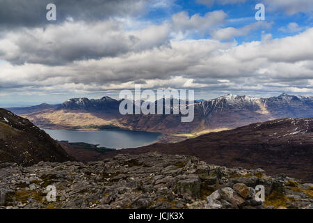 Gipfelns & oberen Loch Torridon aus Beinn Damh Stockfoto