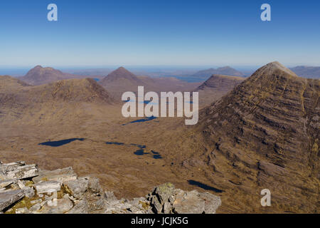 Coire Mhic Nobail & Beinn Eighe aus Gipfelns Stockfoto