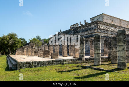 Tempel der Krieger (Templo de Los Guerreros) bei Chichen Itza Maya-Ruinen - Yucatan, Mexiko Stockfoto