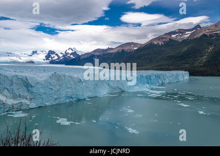 Perito Moreno-Gletscher im Los Glaciares Nationalpark in Patagonien - El Calafate, Santa Cruz, Argentinien Stockfoto