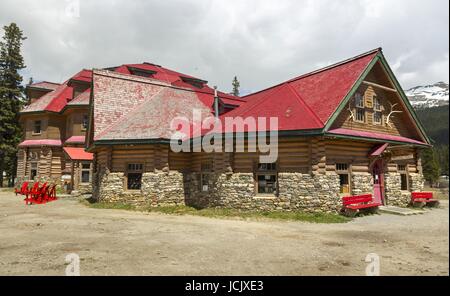 Historische Red Roofed Num-Ti-Jah Lodge und Trading Post in der Nähe von Bow Lake on Icefields Parkway Banff National Park Rocky Mountains Alberta Kanada Stockfoto