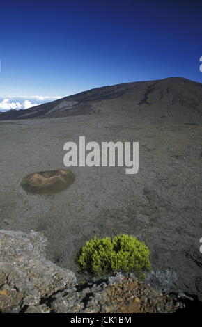 Die Landschaft Allrond Vulkan Piton De La Fournaise auf der Insel La Réunion im Indischen Ozean in Afrika. Stockfoto