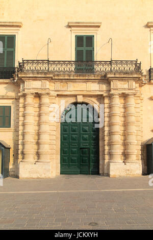 Tor des Großmeisters Palastgebäude, Saint George Square, Valletta, Malta Stockfoto