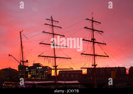 Segelschiff Alexander von Humboldt, Masten Bei hohem, Bremen, Deutschland ich Segelschiff Masten Tom Segelschiff Alexander mit Abend-rot, Stockfoto