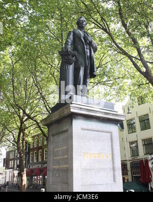 Statue des niederländischen 19. Jahrhundert Staatsmannes Johan Rudolph Thorbecke bei Thorbeckeplein, die Innenstadt von Amsterdam, Niederlande. Stockfoto
