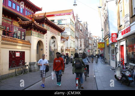 Chinesisch-buddhistischen Fo Guang Shan He Hua Tempel am Zeedijk, Amsterdam Chinatown, Niederlande. Größte Tempel in Europa erbaut im chinesischen Palast-Stil. Stockfoto