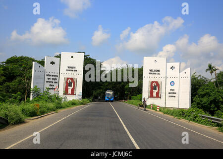 Das Gopalganj Tor auf der Autobahn Faridpur Gopalganj Gopalganj. Bangladesch Stockfoto