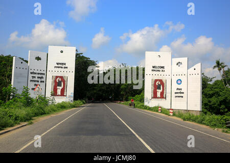 Das Gopalganj Tor auf der Autobahn Faridpur Gopalganj Gopalganj. Bangladesch Stockfoto