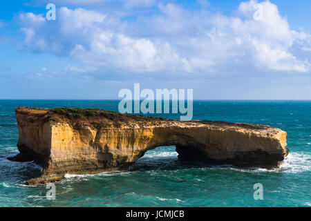 London Bridge, einer berühmten Felsbogen im Port Campbell National Park an der Great Ocean Road in Victoria, Australien. Stockfoto