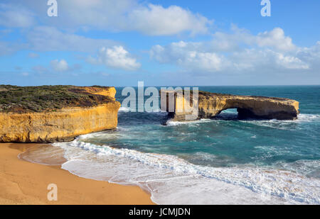 London Bridge, einer berühmten Felsbogen im Port Campbell National Park an der Great Ocean Road in Victoria, Australien. Stockfoto
