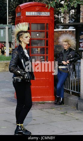 Weibliche Punks London ca. 80er Jahre Stockfoto
