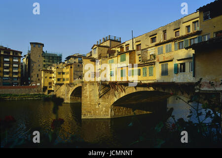 Ponte Vecchio über den Arno in Florenz, Italien Stockfoto