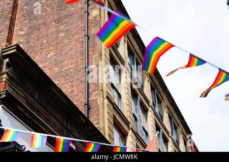 Manchester Pride Fahnen und Girlanden Stockfoto