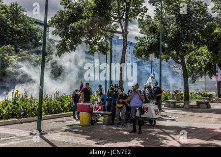 Caracas, Venezuela, Mittwoch, 14. Juni 2017. Hunderttausende Demonstranten sind auf der Straße verlangt Neuwahlen als Nation b gegangen. Stockfoto