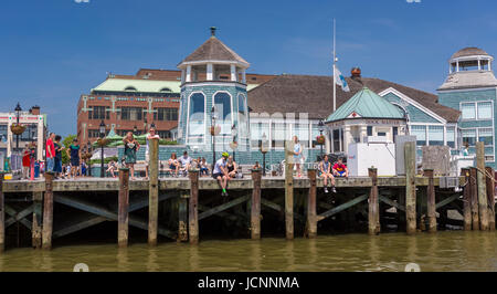 ALEXANDRIA, VIRGINIA, USA - Chart House Restaurant, Old Town Alexandria, Potomac RIver Waterfront. Stockfoto