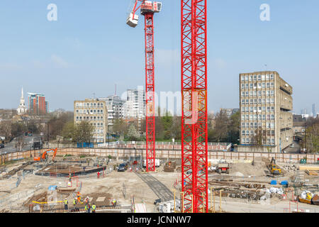 London, UK - 27. März 2017: Baustelle des Blackwall Reach, einer neuen Wohnsiedlung in East London Stockfoto