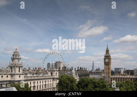 Westminister, UK. 16. Juni 2017. UK Wetter: Hellen warmen Nachmittag Wolken über der Skyline von London mit Big Ben The Shard und London Eye Kredit: WansfordPhoto/Alamy Live News Stockfoto