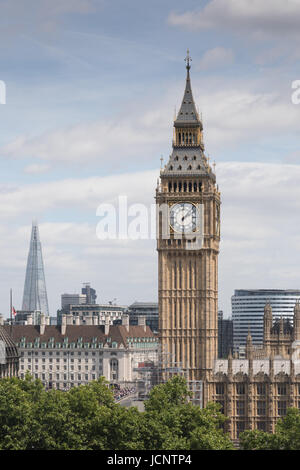 Westminister, UK. 16. Juni 2017. UK Wetter: Hellen warmen Nachmittag Wolken über der Skyline von London mit Big Ben The Shard und London Eye Kredit: WansfordPhoto/Alamy Live News Stockfoto