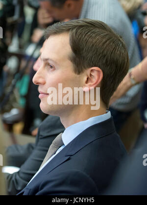 Washington, USA. 16. Juni 2017. Seniorberater für Präsident Jared Kushner besucht die erste Sitzung des der Präsident der Kommission für Bekämpfung der Drogenabhängigkeit und der Opioid Krise in der Eisenhower Executive Office Building in Washington, DC am Freitag, 16. Juni 2017. Bildnachweis: MediaPunch Inc/Alamy Live-Nachrichten Stockfoto