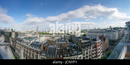 Themse, London, UK. 16. Juni 2017. UK-Wetter: Warmen, sonnigen Tag leichte Wolken über der Skyline von London. Panoramablick vom Canary Wharf im Osten, Tower bridge, The Shard, Southbank und Westminster im Westen Credit: WansfordPhoto/Alamy Live News Stockfoto