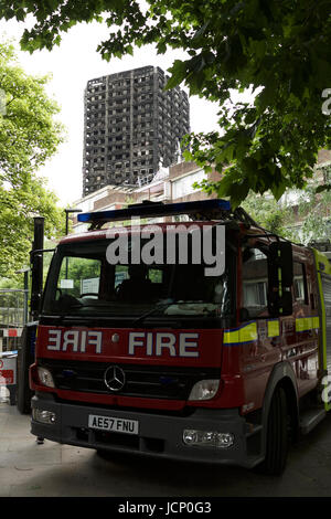 London, UK. 16. Juni 2017. Die Grenfell Turm Katastrophe in Westlondon. Ein 24 Geschichte Wohnhaus durch Feuer zerstört. Stockfoto