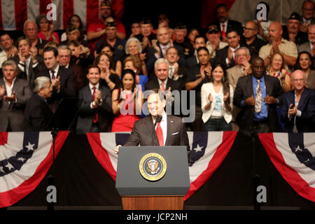 Miami, FL, USA. 16. Juni 2017. Florida Senator Marco Rubio sprach, bevor Präsident Donald Trump die Änderungen vorgestellt, die er, um die Obama-Ära Politik gegenüber Kuba unternimmt. Mike Stocker, South Florida Sun-Sentinel Credit: Sun-Sentinel/ZUMA Draht/Alamy Live-Nachrichten Stockfoto