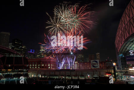 Houston, TX, USA. 16. Juni 2017. Eine Gesamtansicht der Nachberichte Feuerwerk zum Abschluss der MLB-Spiel zwischen den Boston Red Sox und die Houston Astros im Minute Maid Park in Houston, Texas. John Glaser/CSM/Alamy Live-Nachrichten Stockfoto