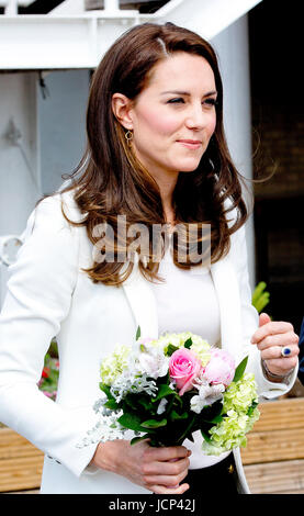 London, UK. 16. Juni 2017. Prinzessin Kate, die Herzogin von Cambridge auf die Docklands Segeln und Wassersport-Zentrum in London am 16. Juni 2017, das 1851 Vertrauen, die Land Rover BAR Roadshow Foto zu besuchen: Albert Nieboer/Niederlande OUT / Point de Vue - NO-Draht-SERVICE - Foto: Albert Nieboer/RoyalPress/Dpa/Alamy Live News Stockfoto