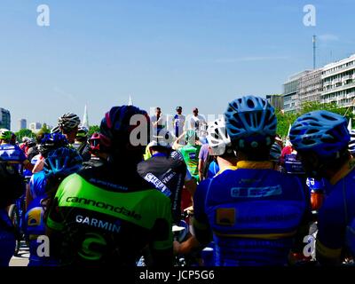 Paris, Frankreich, 17. Juni 2017. Radfahrer-Rallye für Fahrrad Sicherheit am Place Bastille. Bildnachweis: Cecile Marion/Alamy Live-Nachrichten. Stockfoto