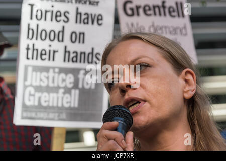 16. Juni 2017 - London, UK - London, UK. 16. Juni 2017. Siân Beere, Green Party London Ratsmitglied spricht auf der Kundgebung außerhalb der Abteilung für Gemeinschaften und lokale Regierung fordert dringende Maßnahmen zur Kennzeichnung derjenigen verantwortlich für den unsicheren Zustand der Grenfell Tower, was dazu führte, das entsetzliche Feuer, in dem mehr als 150 Personen zu Tode verbrannt wurden. Andere Redner Matt Wrack, Fire Brigades Union General Secretary, Anwohnern, die erlebt den Tod Gehäuse Aktivisten, die lange für den sozialen Wohnungsbau, die gleichen Sicherheitsstandards als private Entwicklungen und St genannt haben Stockfoto